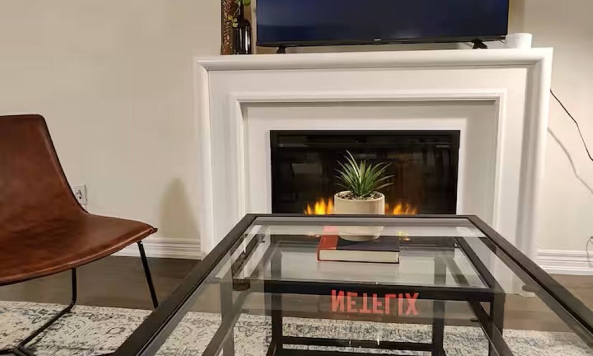 Kitchener House | Cozy Entire Home for 10 people! 3.5 bathrooms!