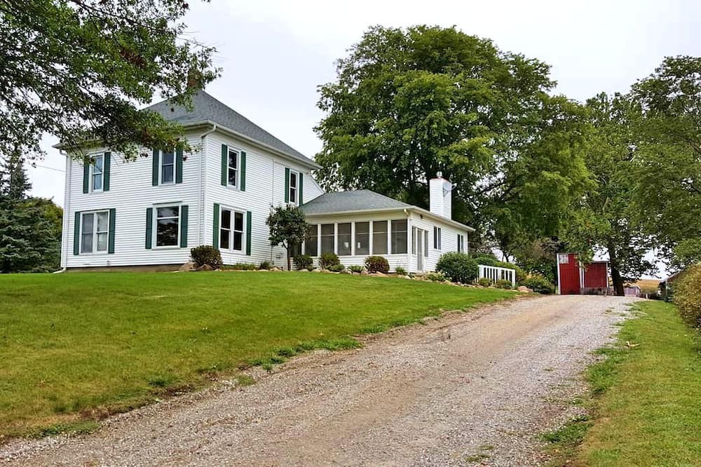 Montezuma Cabin | Cozy Family Accommodation for Five Guests in Montezuma, Iowa