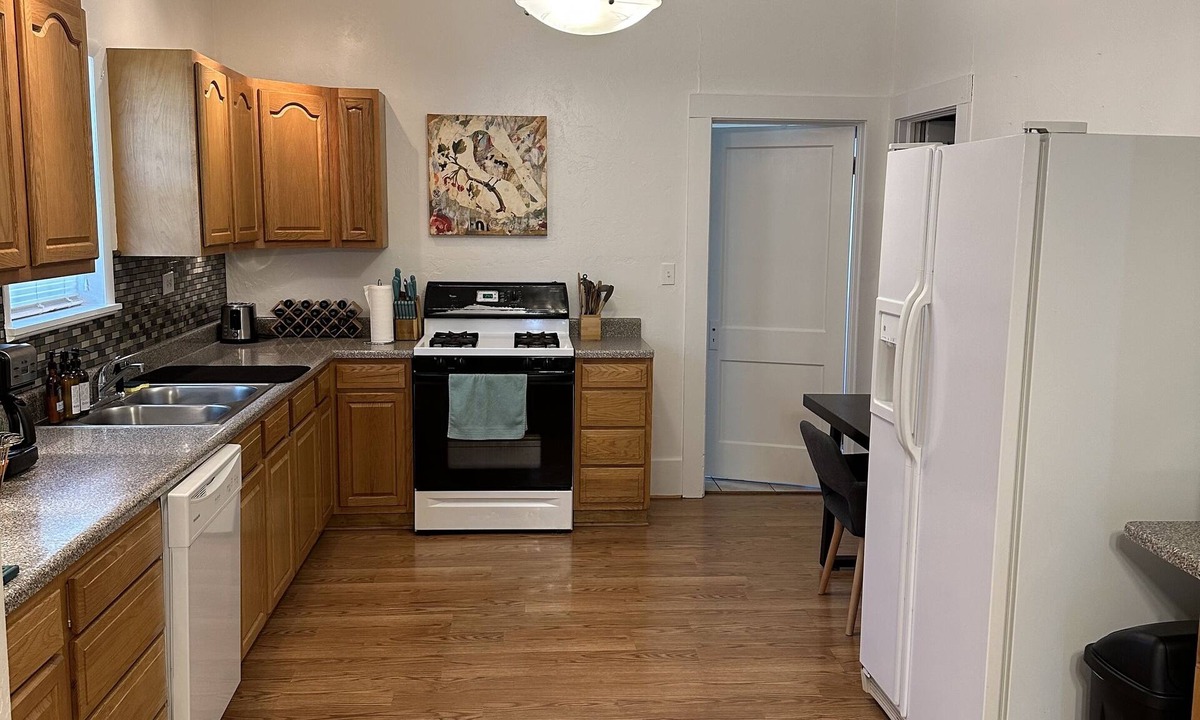 Borger House | Cozy house that can comfortably accommodate up to 6 people.