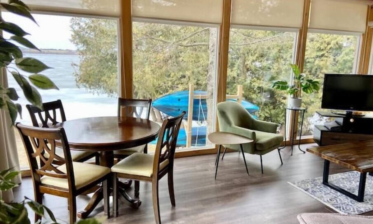 Greenbank Cottage | Cozy Lakeside Cottage on Lake Scugog