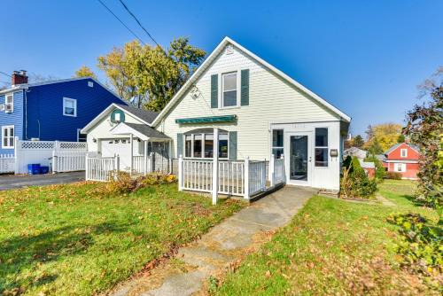 Lewiston House | Cozy Lewiston Home < 10 Mi to Niagara Falls!