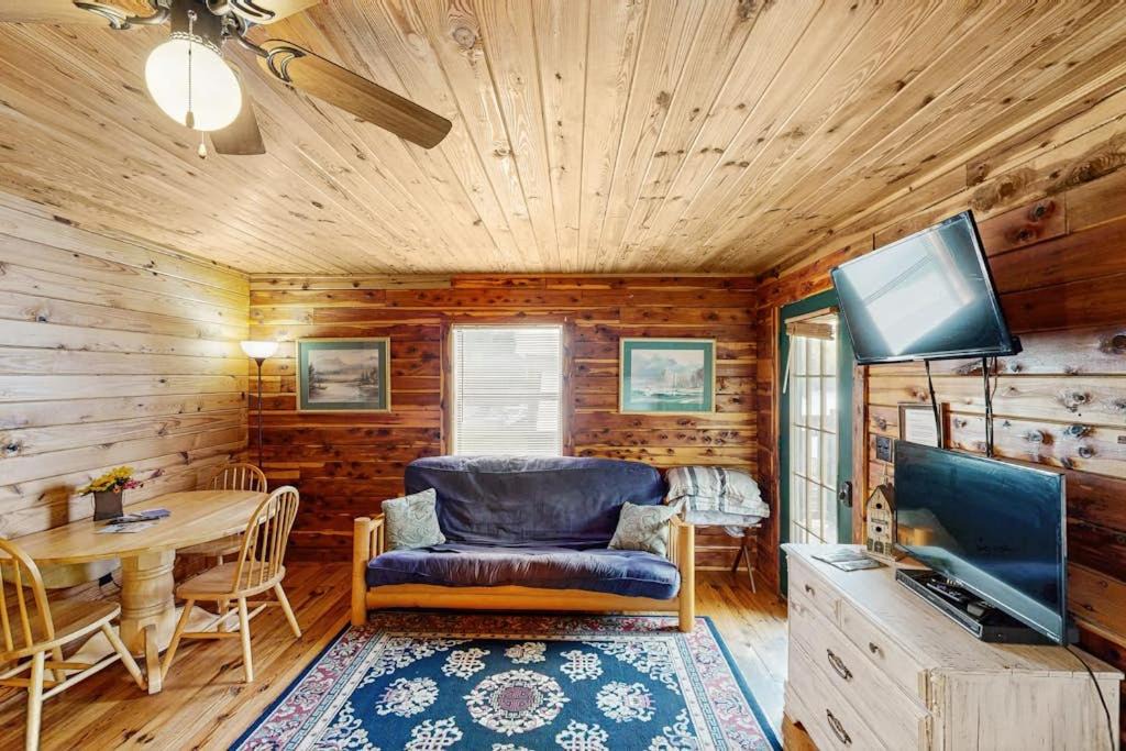 Mountain Pine Apartment | Cozy Lodge - Unit 1