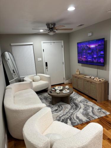 Oak Cliff Apartment | Cozy Luxury modern home