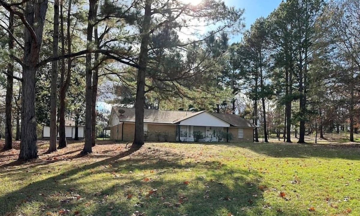 Noonday House | Cozy Meadows in Tyler Tx