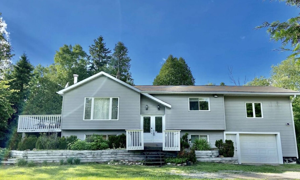 Minden Hills House | Cozy Modern Cottage- water view and adventure trail