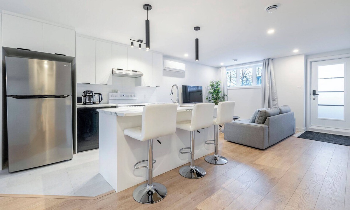 Longueuil Apartment | Cozy Modern Free Parking，3BedroomnClose LaRonde