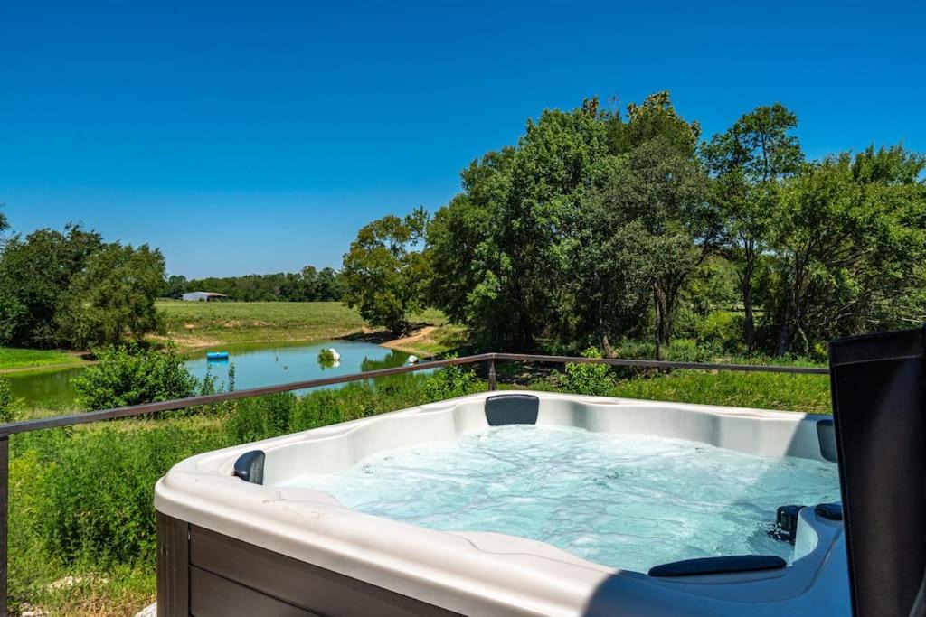 Hot Springs House | Cozy Mtn View Cottage w/Hot Tub