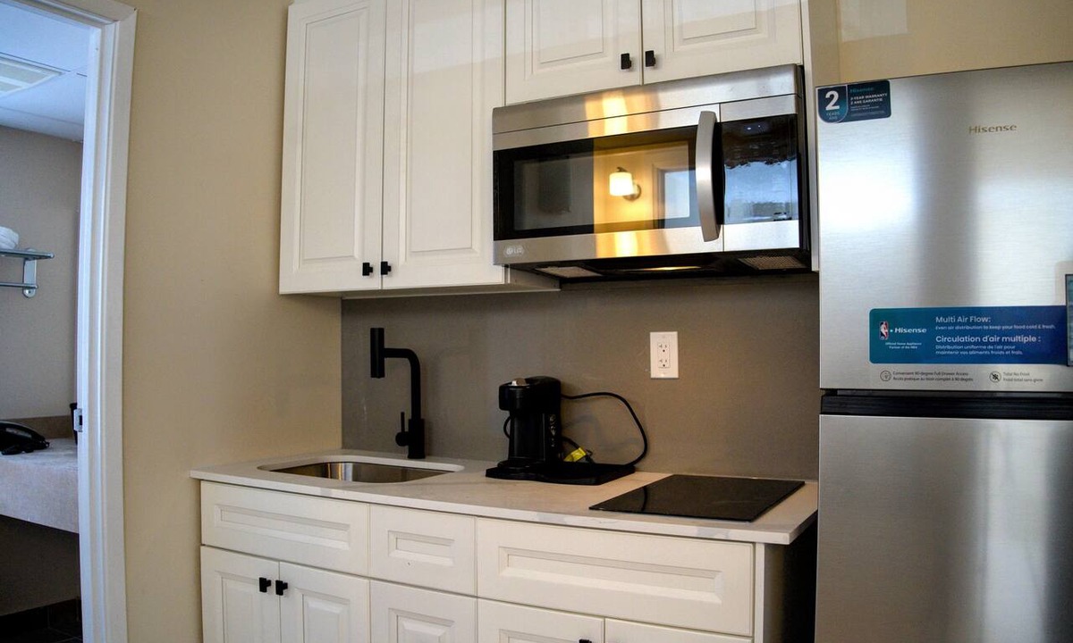 Silvertown Apartment | Cozy One Bedroom Suite with Breakfast included - on Niagara Gorge