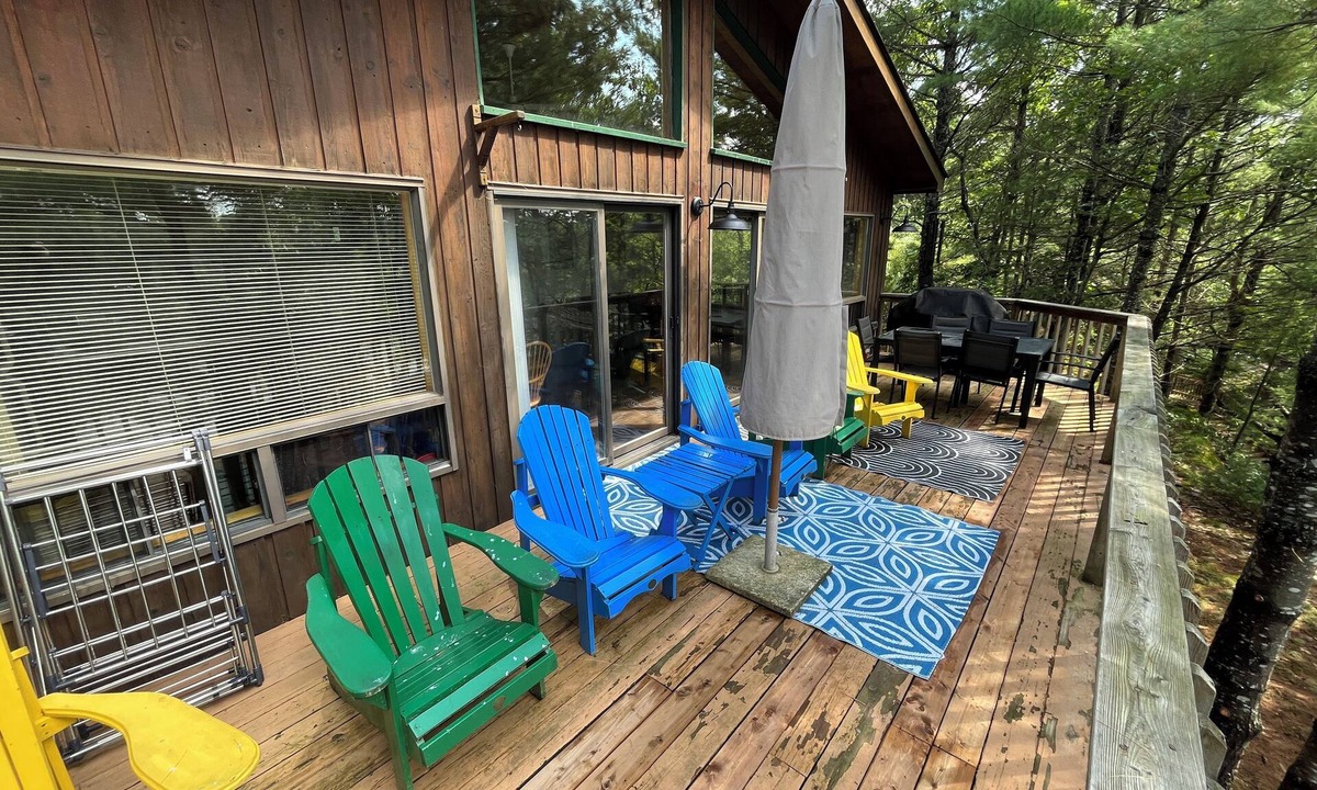 Gravenhurst Ski Chalet | Cozy Private Waterfront Cottage