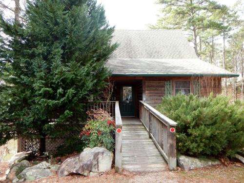 Mount Ida House | Cozy Rustic Cabin with Hot-tub and Swimming Pool in Mount Ida, Arkansas