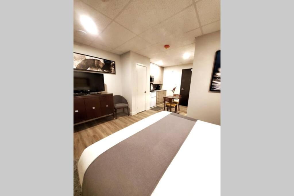 Downtown Gatineau Apartment | Cozy Sweet Studio #5, Only 10 min to D.T. Ottawa