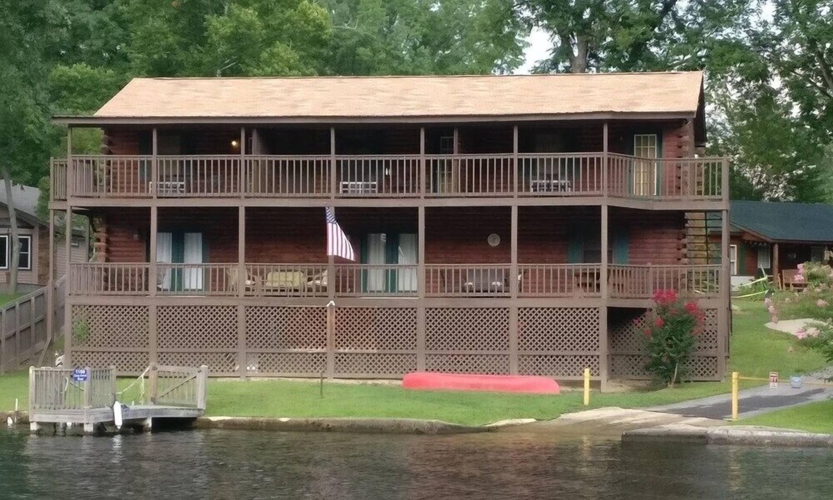 Mountain Pine Cabin | COZY UNIT #1 WATERFRONT LOG CABIN