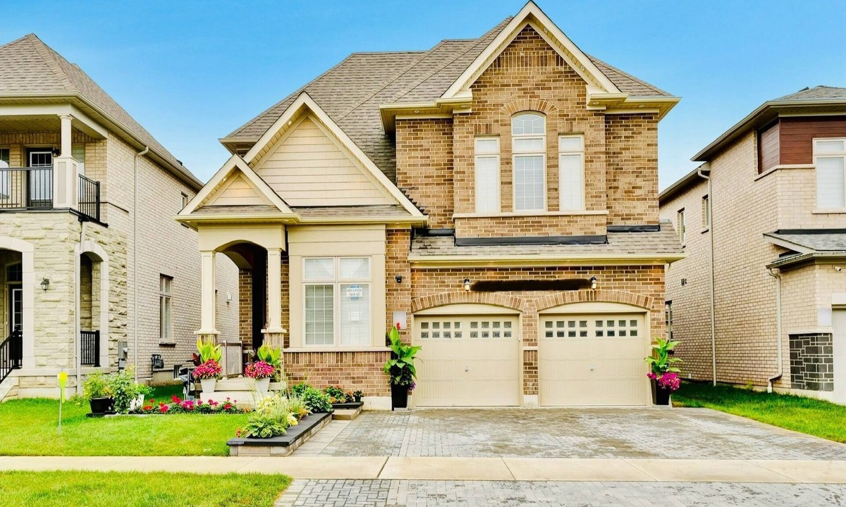 Whitby Apartment | Cozy, warm and inviting Oasis 2BRM | 1 Bathroom | Kitchen