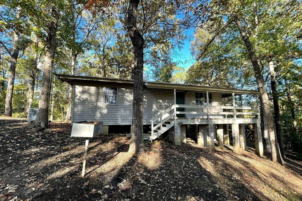 Zwolle Cabin | Cozy Waterfront Cabin with Private Pond Views and Outdoor Deck Near Zwolle, Louisiana