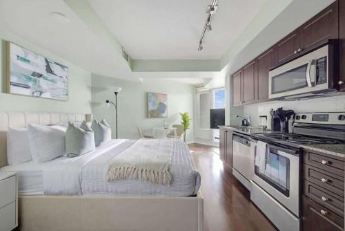 Fort York Apartment | Cozy Waterfront Studio Free Parking & Bentway