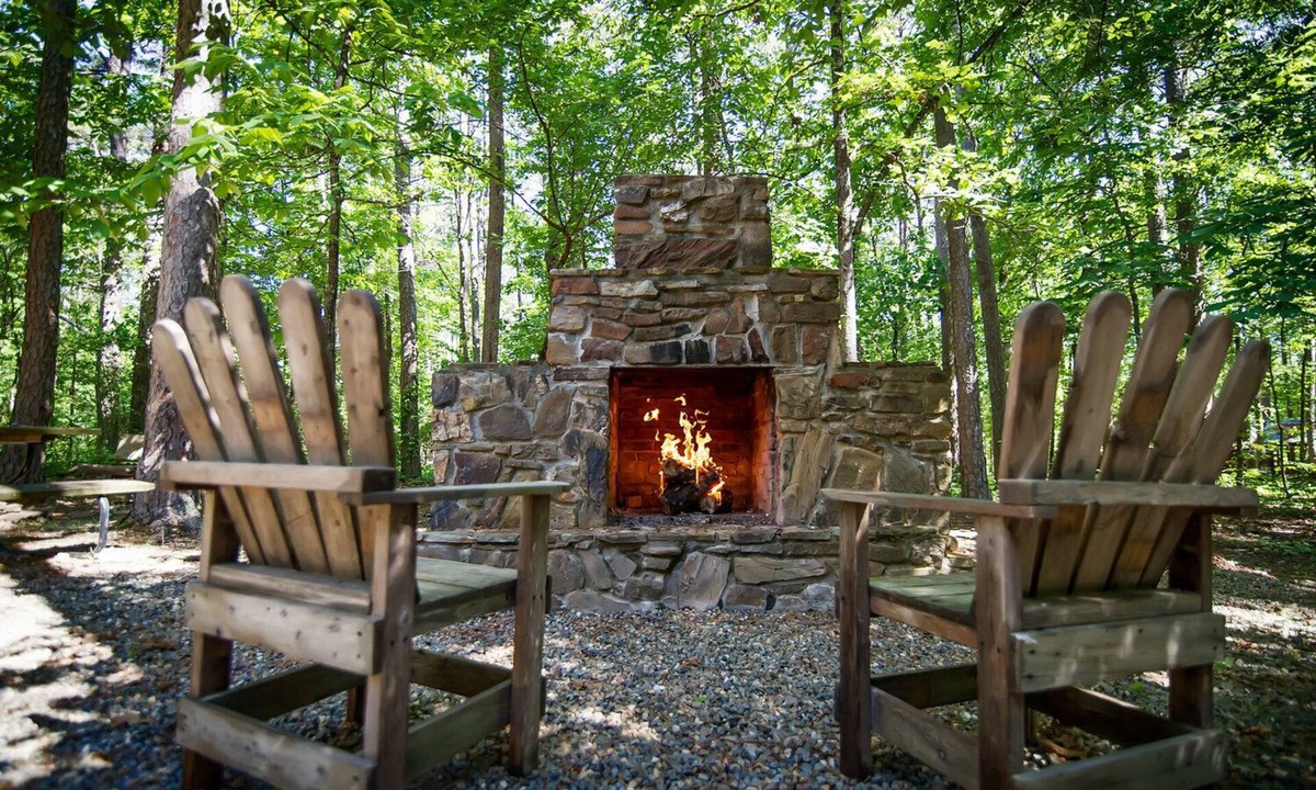 Broken Bow Cabin | Crazy Horse is a charming Hochatown Cabin with all the Amenities.