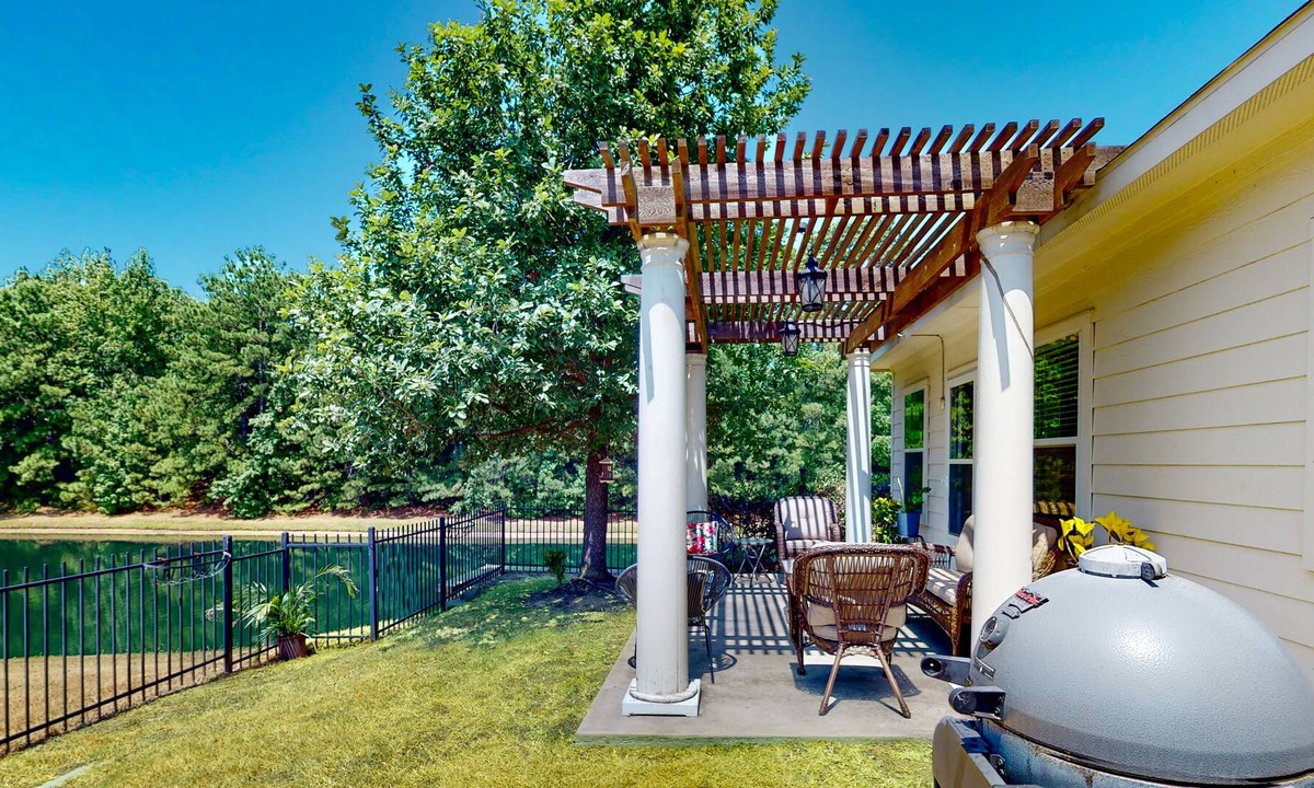 Conroe House | Creekside Cottage | House in Conroe