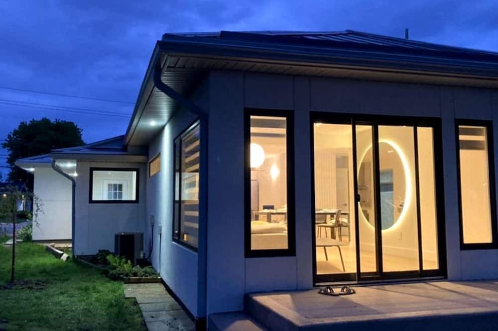 Leamington Cottage | Cute Modern Style Beach Close Cottage in Leamington, Ontario