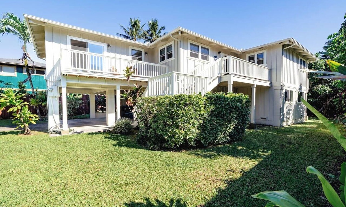 Hanalei House | Cycle or Walk to Hanalei Bay