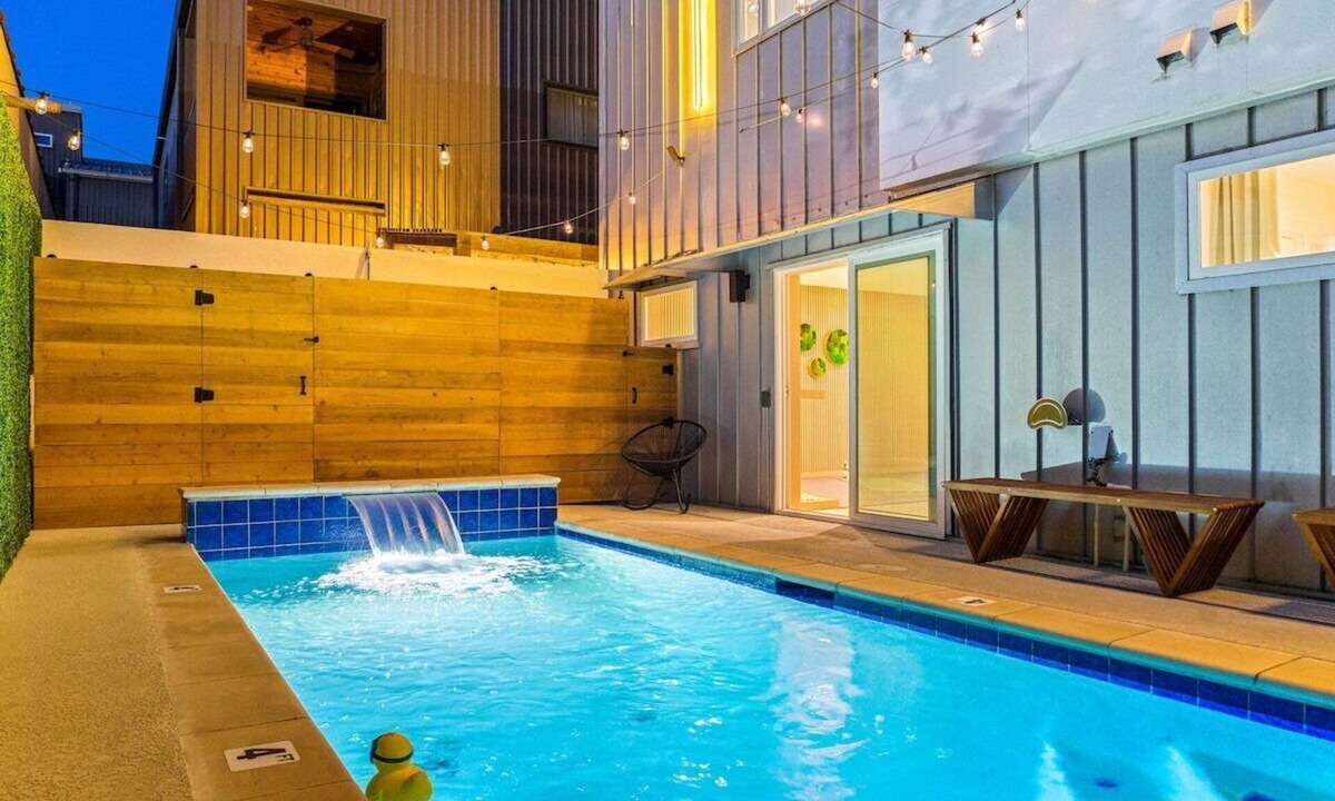 Old East Dallas House | Deep Ellum Villa | Pool · Game Room | Sleeps 14
