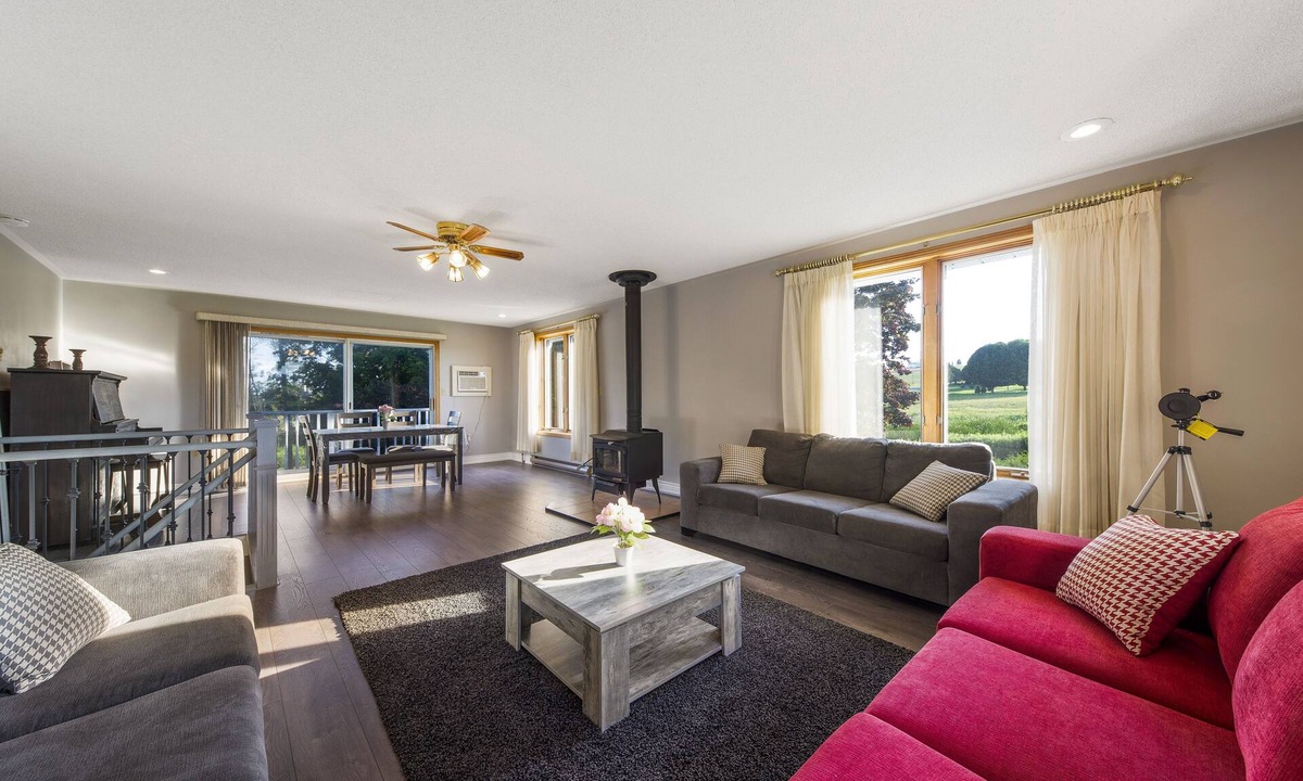 Clarington House | Delightful Vacation Farm House- Cottage Style!