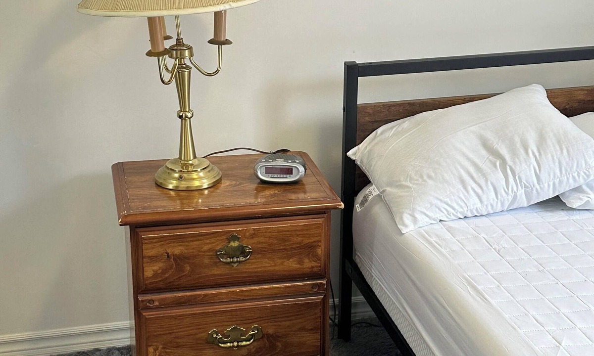 Mount Dennis Hotel | Deluxe Queen bed-size room in a Family house