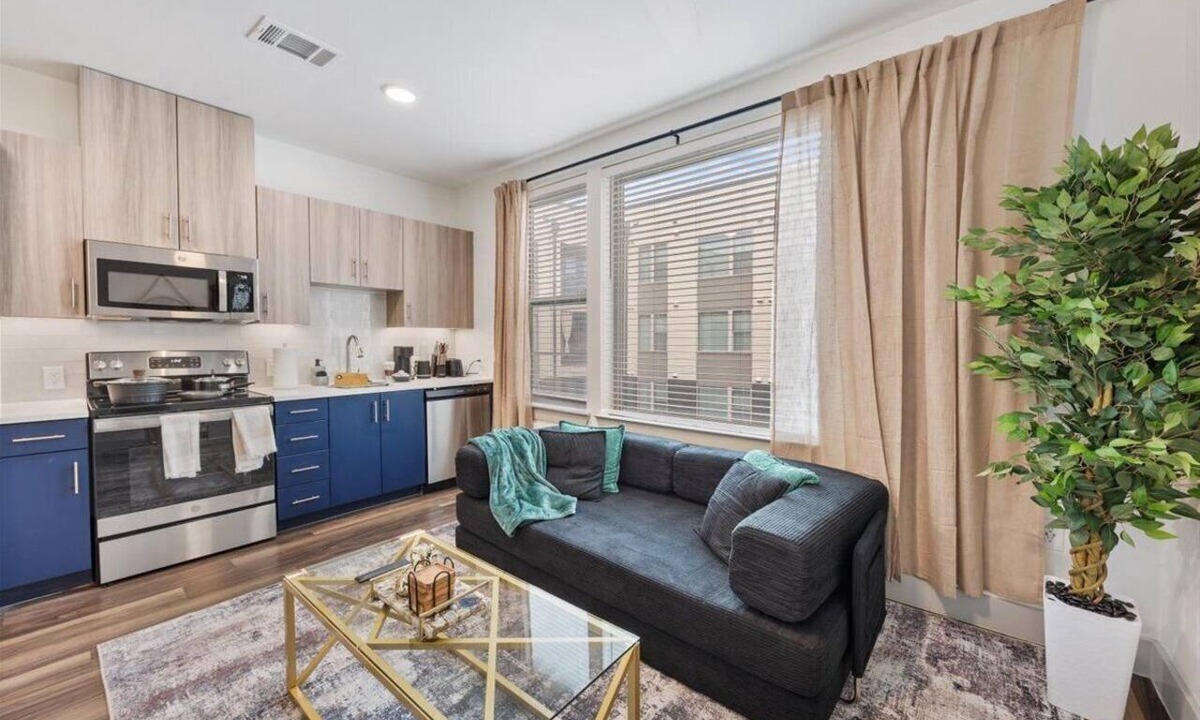 Addison Apartment | Designer Studio + Resort Amenities