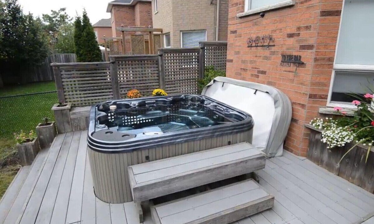 Richmond Hill House | Detached 4 Bedrooms house With Hot Tub