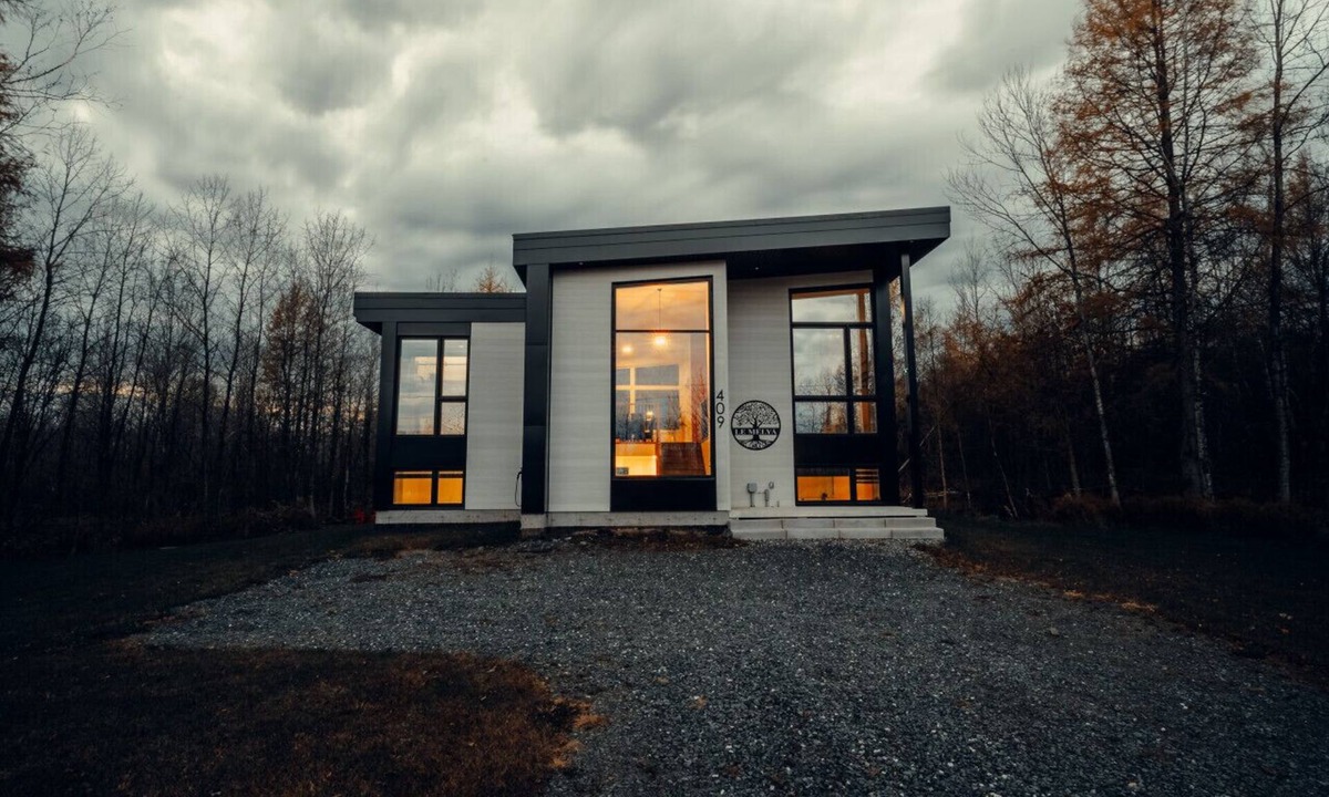 Weedon Ski Chalet | Discount! Modern Cottage- Hot Tub- Nature Escape- Fire Pit