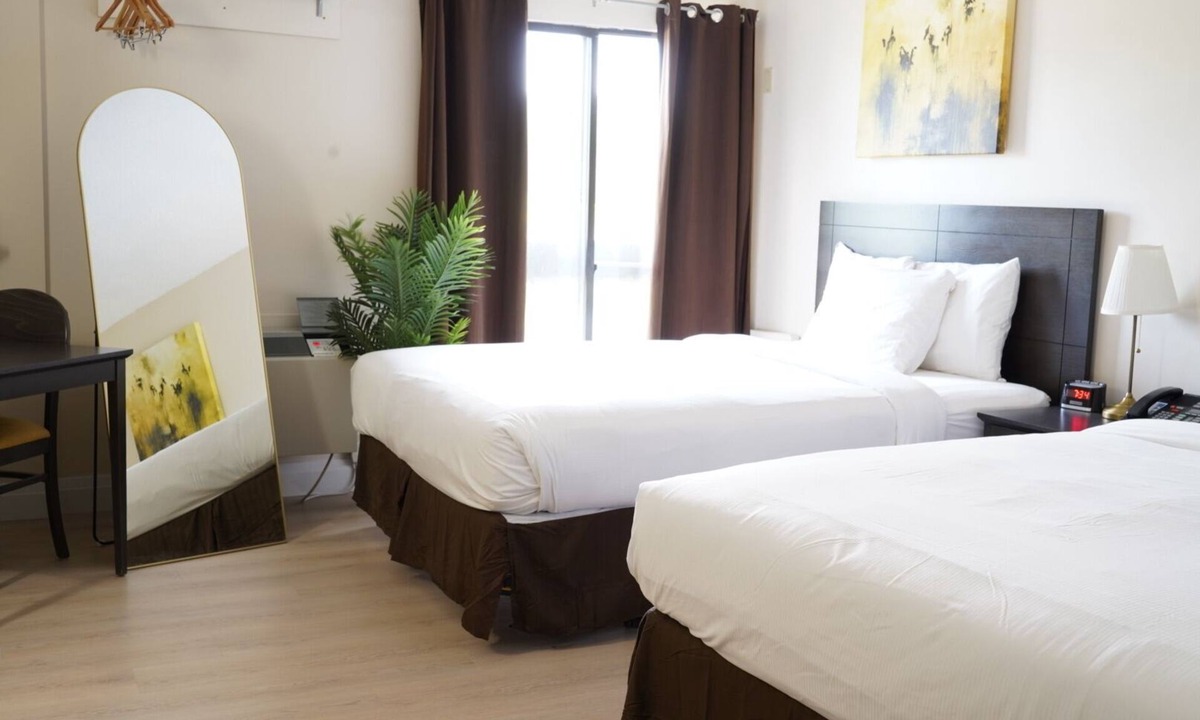 Niagara Falls Apartment | Double Queen Bachelor Suite with free breakfast on the Niagara Gorge