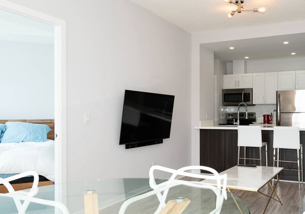 Central Waterfront Apartment | Downtown Apartment with Breathtaking Panoramic Lake View
