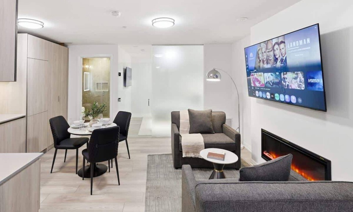 Downtown Toronto Apartment | Downtown Boutique 1BR Lower Suite Free Parking