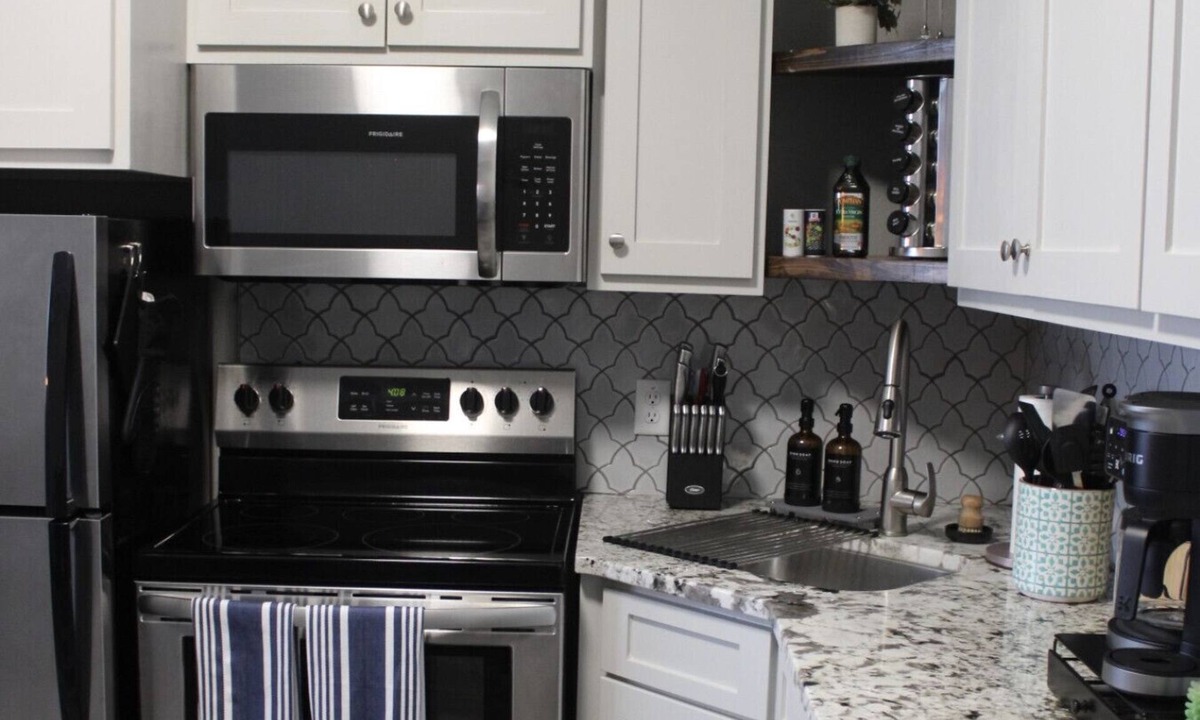 Downtown Little Rock Apartment | Downtown Comfort: Capital Manor Getaway