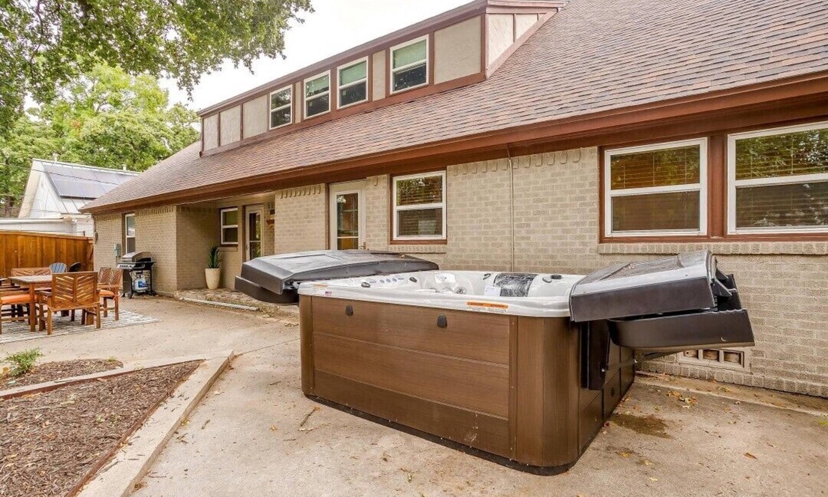 Carter Riverside House | Downtown Fort Worth 4 Bedroom Rental Perfect for Relocations & Temporary Stays