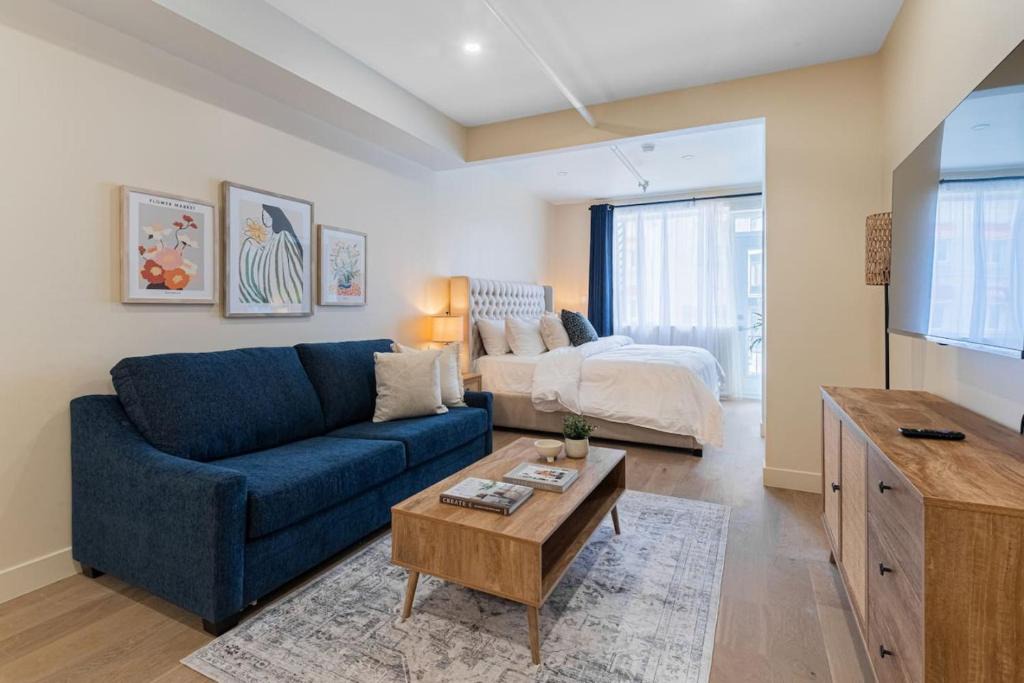 Gay Village Apartment | DownTown King Suite with Balcony