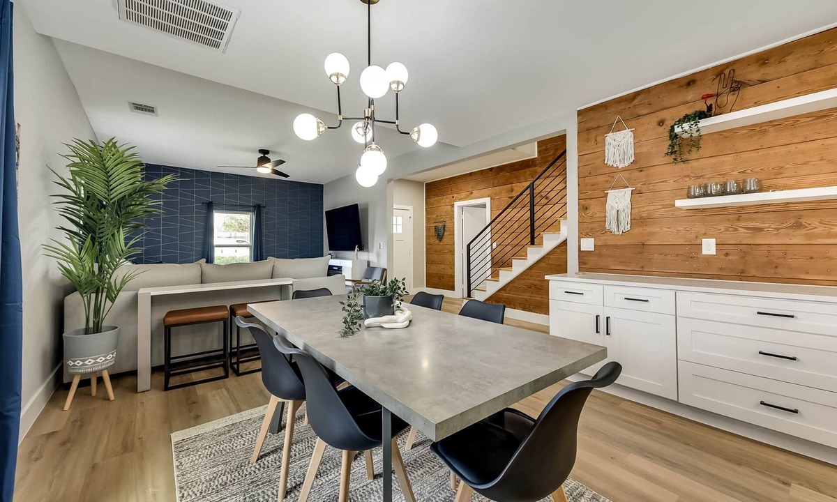 McKinney House | Downtown McKinney Modernized Historical home