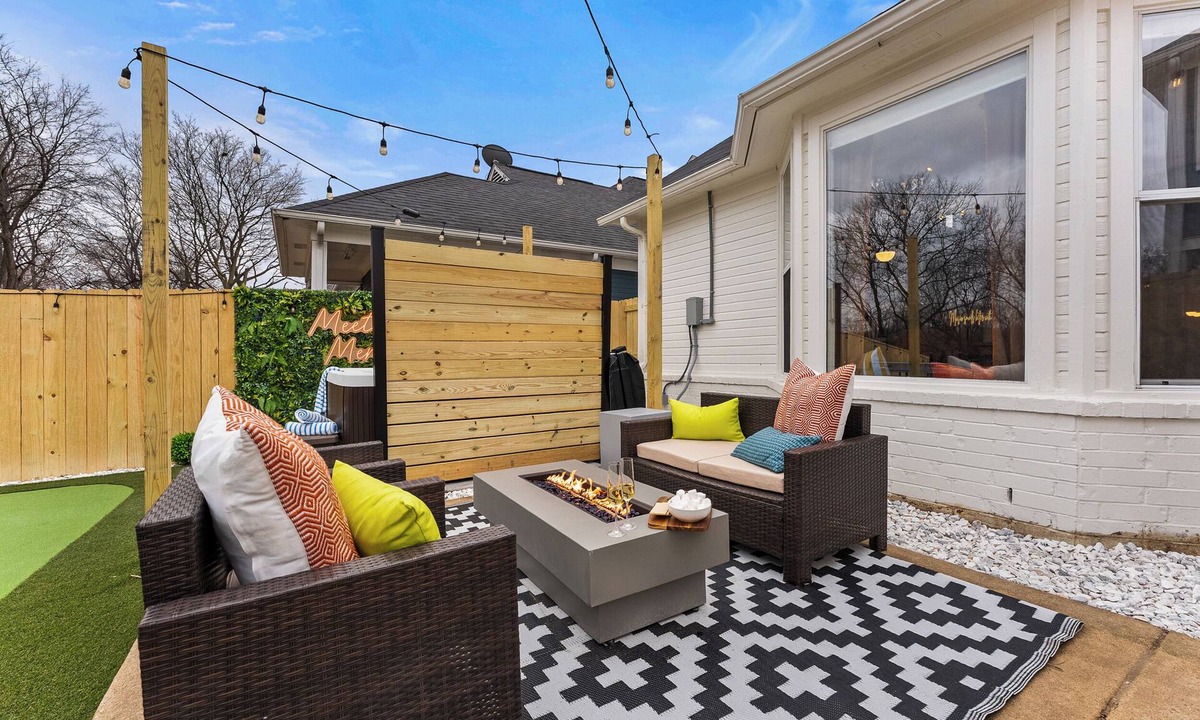 Memphis House | Downtown Oasis + HotTub+GameRoom+Arcade+MiniGolf