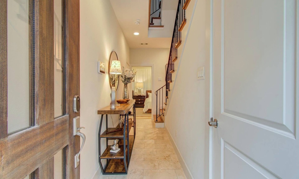 East Downtown Houston House | Eado Elegance: Modern Retreat, Walk to Bars & Main Event Venues!