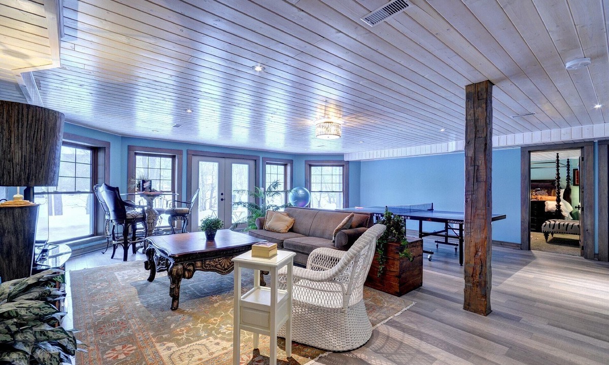 Eagle Lake Cottage | Eagle Lake Adventure Log Cabin in the Haliburton Highlands.