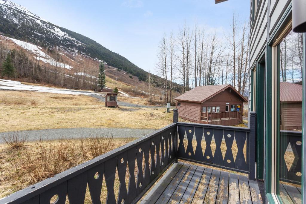 Alyeska Apartment | East Condo #222