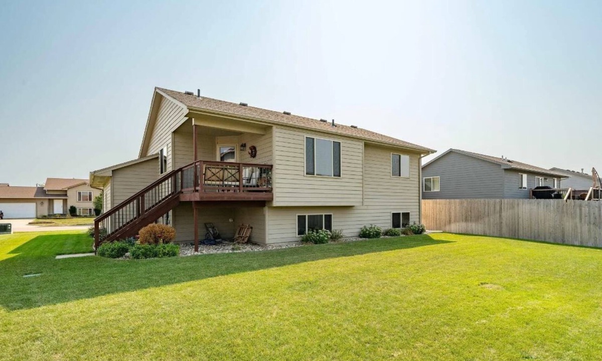 Sioux Falls House | East side single family home near Harmadon ball fields