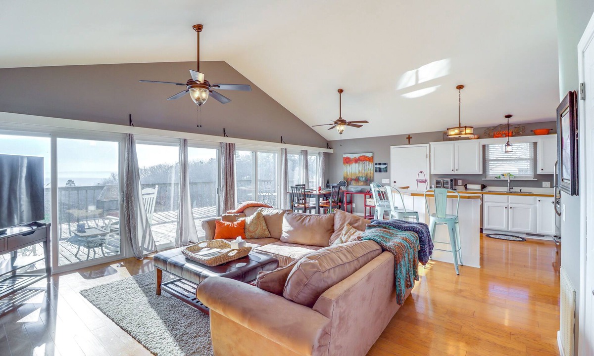 Edgemont House | Edgemont Home w/Deck & BBQ Grill: 2 Mi to Lake!