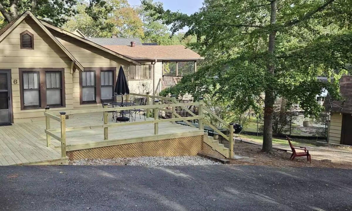 Mid America Cabin | Edgewater Resort - Cottage #6