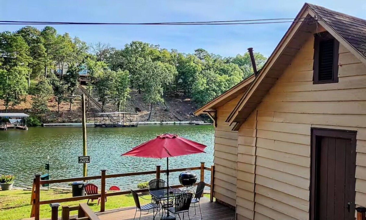 Mid America Cabin | Edgewater Resort - Cottage #1