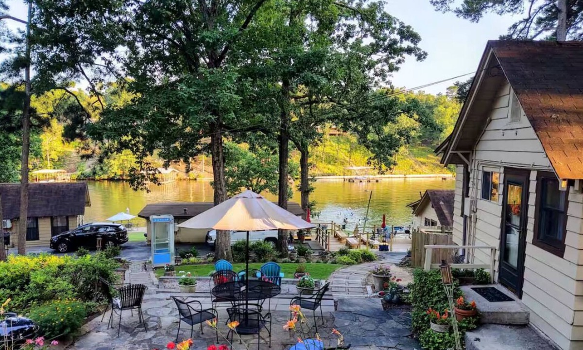 Mid America Cabin | Edgewater Resort - Cottage #10