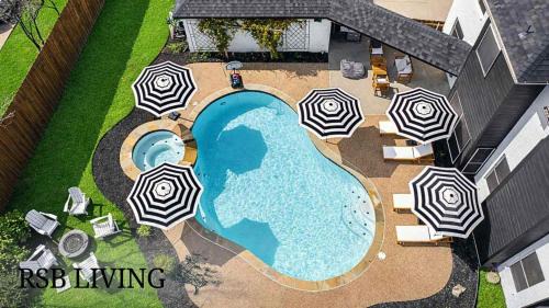 Keller House | Elegant 5BR Pool House with Cinema Fire Pit and Games