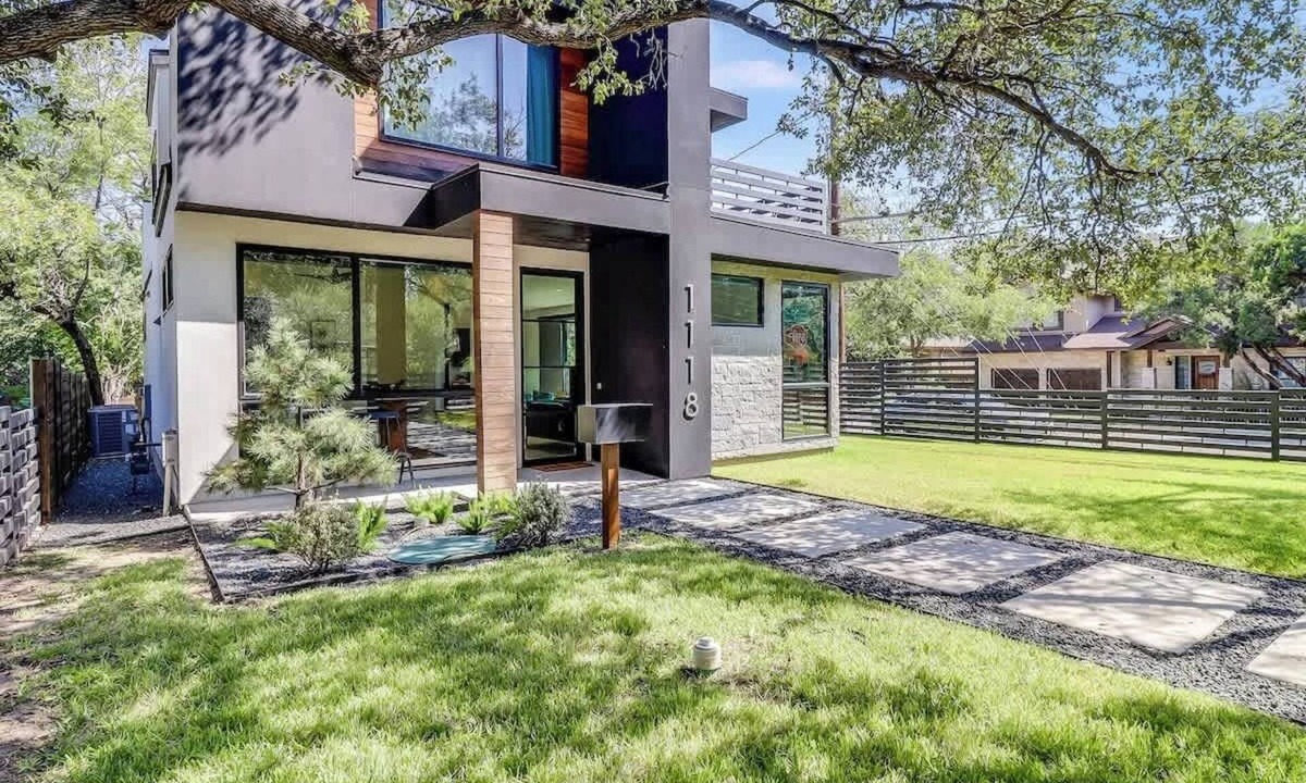 South River City House | Elegant home close to the iconic South Congress St