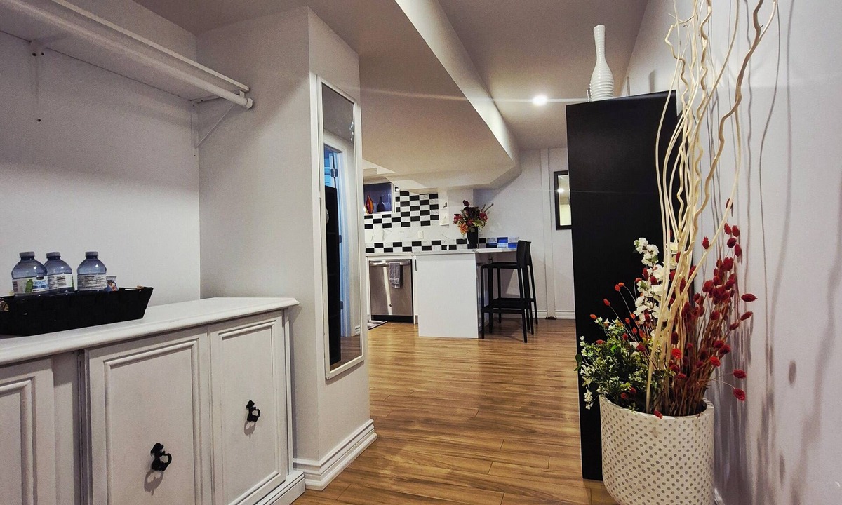 Port Union House | Elite Modern Escape | 2BR Close Water Front, Go Train, TTC & 401