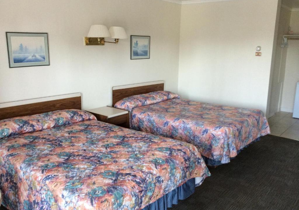 Kingston Hotel | Embassy Motel
