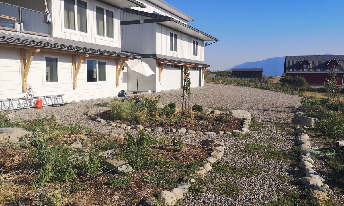Creston House | Embedded between Selkirk and Purcell Mountains